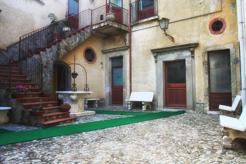 Hotel Florio Castiglione De Sicilia Exterior foto